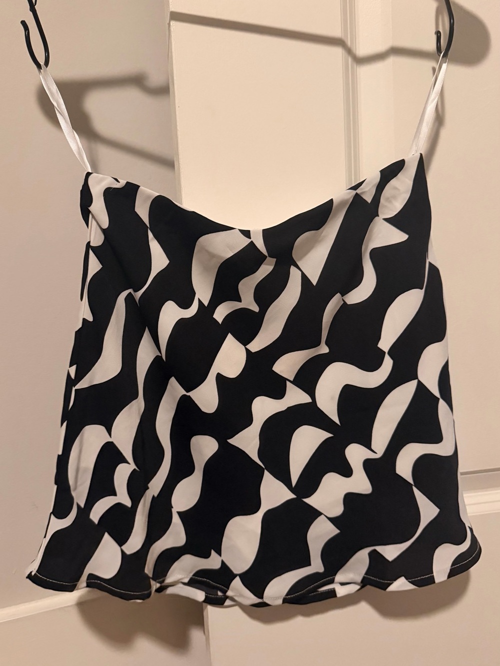 Black & White Abstract Print Skort with Sleek Silhouette